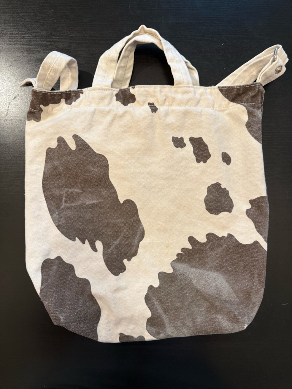 BAGGU Cow print canvas tote bag. Tote handles and shoulder strap sewn on. - Picture 4 of 8